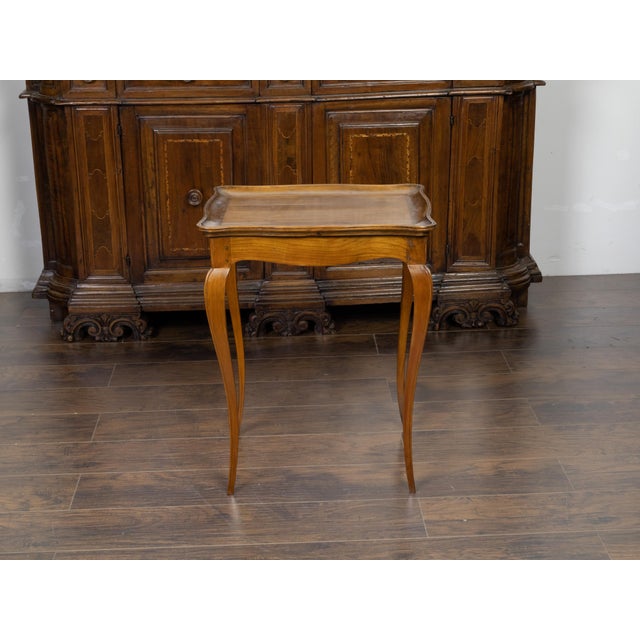 French 19th Century Louis XV Style Walnut Side Table with Serpentine Tray Top For Sale In Atlanta - Image 6 of 9