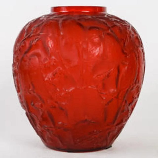 1910s Red Tinted Parakeet Vase by René Lalique, 1919 For Sale - Image 5 of 7