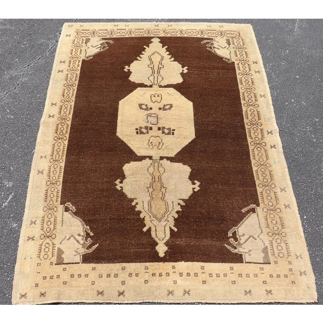 Vintage Turkish Oushak Rug, Brown Medallion With Taupe For Sale In Atlanta - Image 6 of 13