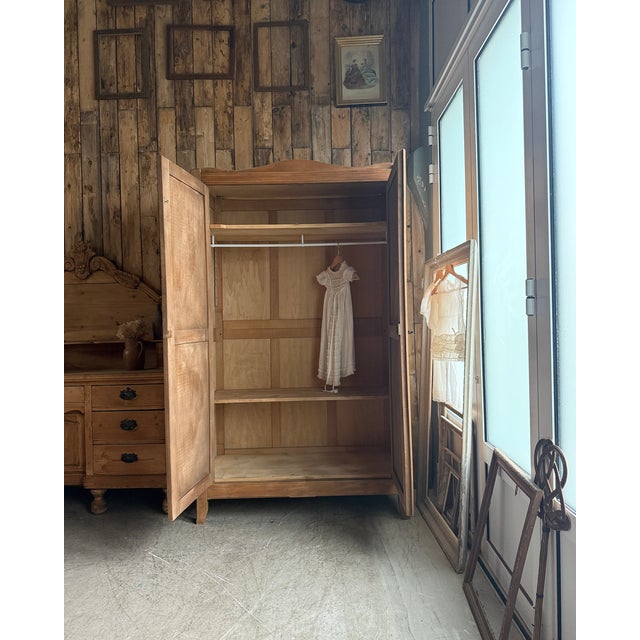 Authentic and timeless, this parisian art deco wardrobe from the 1940s-50s captivates with the elegant simplicity of its...