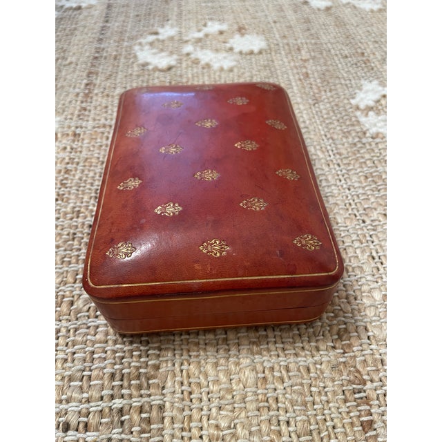 Traditional Vintage Italian Burgundy Leather Box Featuring Embossed Gold Fleur-De-Lis For Sale - Image 3 of 10