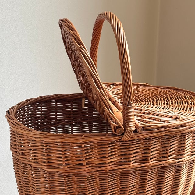 20th Century Rustic European-Style Oval Picnic Basket For Sale - Image 11 of 14