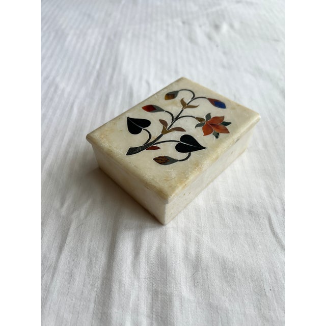 White Alabaster Box With Floral Inlay For Sale - Image 4 of 7