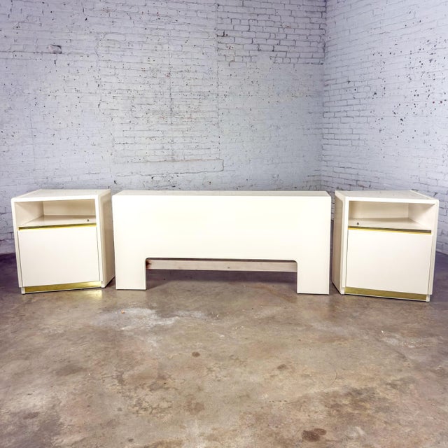 1990’s Modern to Postmodern Lane Furniture Queen Size Bed Headboard W/Nightstands White Lacquer & Brass For Sale - Image 11 of 18