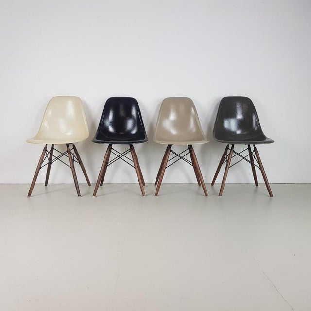 Beige DSW Side Chairs in Monochrome by Eames for Herman Miller, 1960s, Set of 4 For Sale - Image 8 of 8