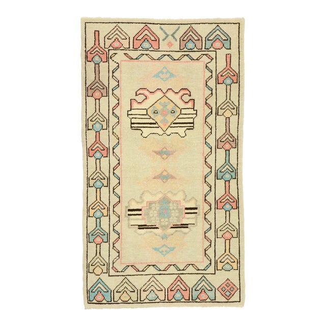Vintage Turkish Oushak Rug - 03'00 X 05'05 For Sale
