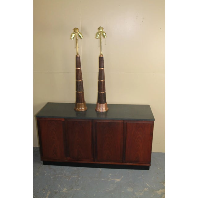 Hollywood Regency Oak and Copper Table Lamps - a Pair For Sale - Image 3 of 8