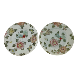 Pair or Antique Japanese Hand Painted Kutani Porcelain Dishes