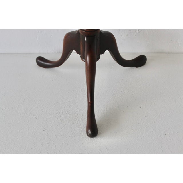 Vintage Georgian Style Mahogany Turned Pedestal Tripod Side Table For Sale - Image 16 of 17