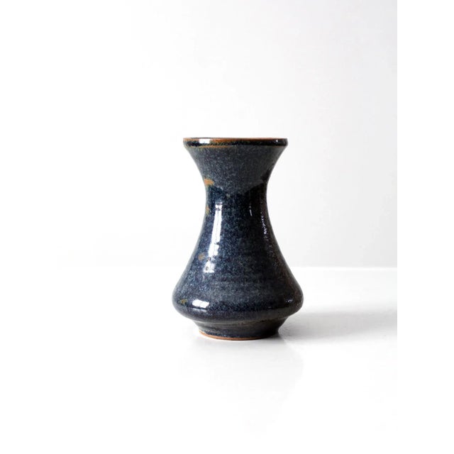 This is a vintage studio pottery vase. Signed and dated by the artist, Phyllis, the hand-crafted vase has an hourglass...
