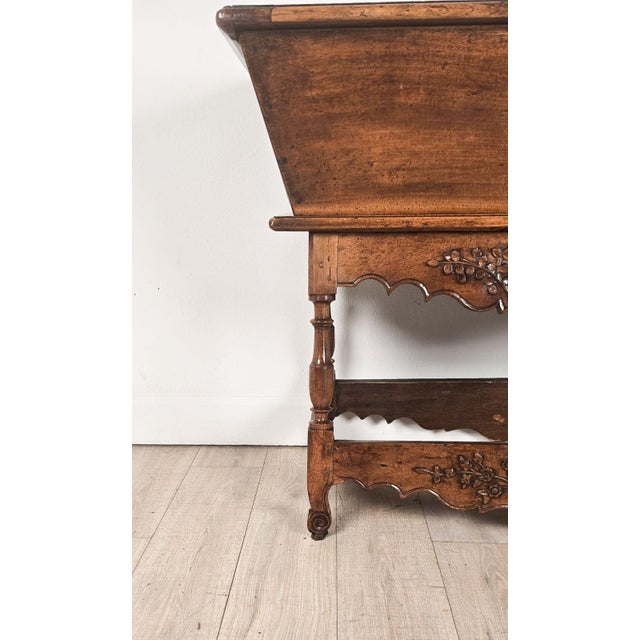 French Provincial Walnut Dough Bin, Circa 1800 For Sale In San Francisco - Image 6 of 12