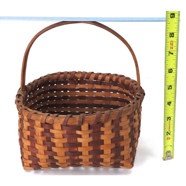 Nicely Hand Woven Small Size Antique American 2 Color Ash Splint Handled Carry Basket For Sale - Image 11 of 13
