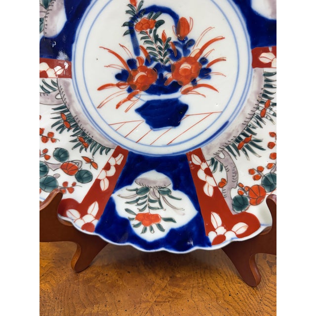 Antique Japanese Imari Charger With Scalloped Edge, Late 19th Century For Sale In Orlando - Image 6 of 9