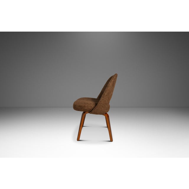 Set of Four (4) Early Mid-Century Modern Model 72c Armless Executive Chairs in New Bouclé Attributed to Eero Saarinen for Knoll, Usa, C. 1967 For Sale - Image 9 of 18