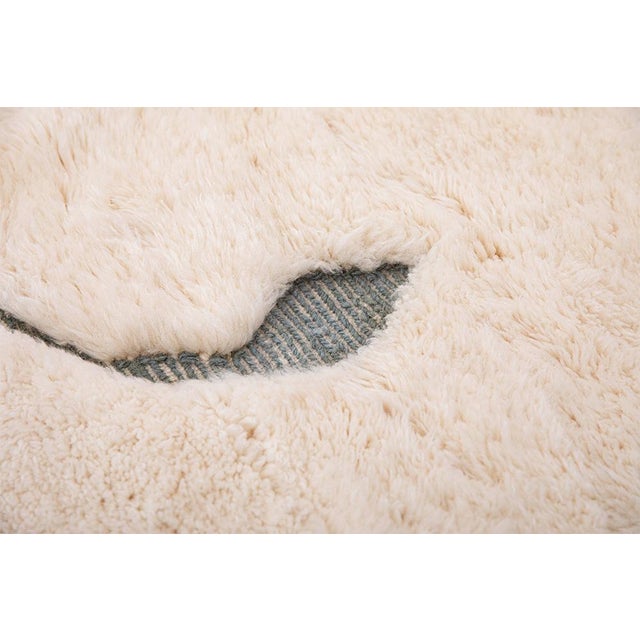 Contemporary Hand-Knotted Wool Rug with Flowing Lines by Azele Studio For Sale - Image 3 of 10