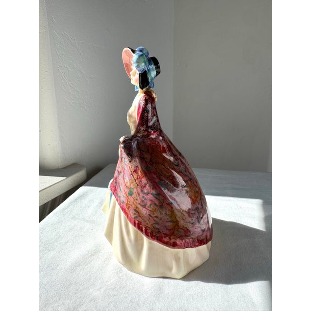 Royal Doulton Paisley Shawl HN1988 An elegant bone china figurine from Royal Doulton’s celebrated “Pretty Ladies” range,...