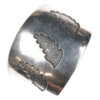 7" Vintage Native American silver overlay style leaf decorated cuff bracelet For Sale