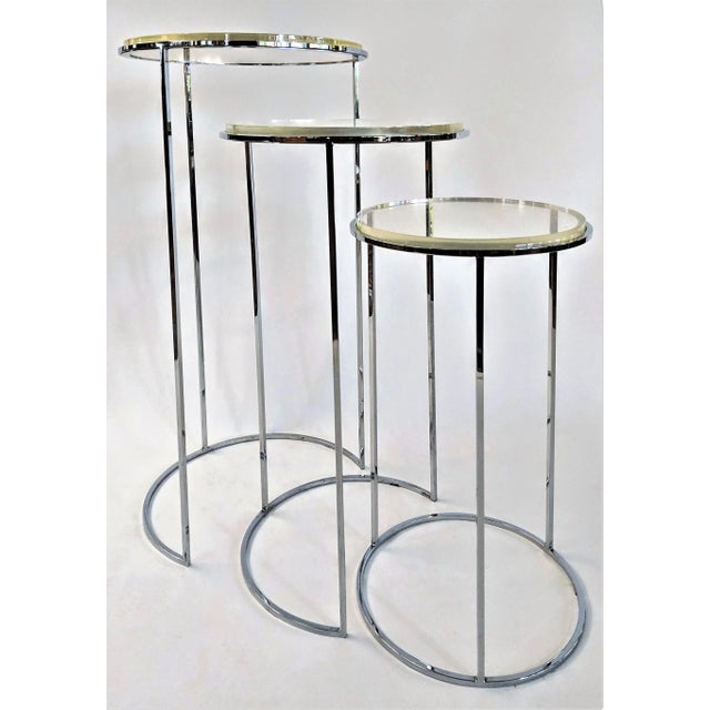 Transparent 1960s Vintage Mid-Century Modern Lucite Nesting Pedestal Tables - Set of 3 For Sale - Image 8 of 13