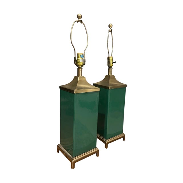 Hollywood Regency Vintage Tyndale Chicago Emerald Green Lacquer & Brass Table Lamps – A Pair For Sale - Image 3 of 11