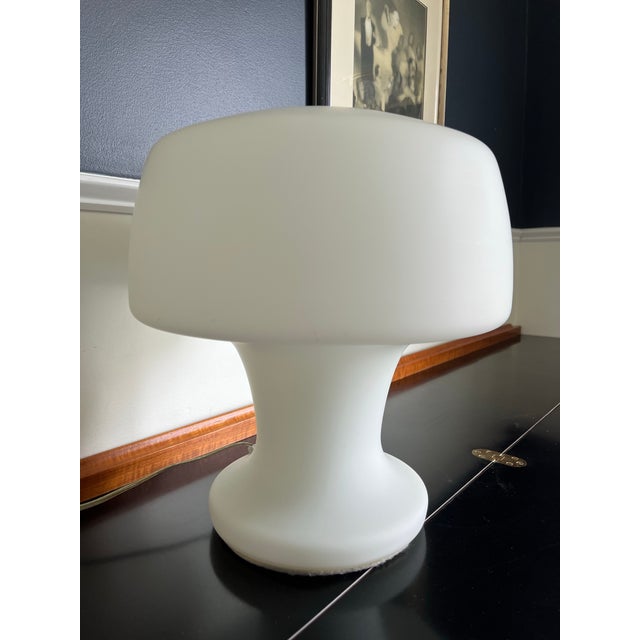 Laurel Lamp Company 1960s Mid-Century Modern Laurel "Mushroom" Table Lamp in Frosted White Milk Glass For Sale - Image 4 of 8