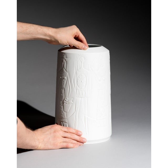 Modern Figural Relief Bisque Porcelain Vase by Cuno Fischer for Hutschenreuther, 1969 For Sale - Image 3 of 9