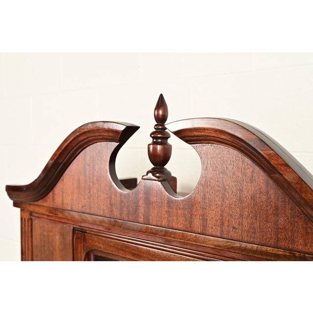 Wood Baker Furniture Style Federal Carved Mahogany Bookcase Cabinet, Circa 1940s For Sale - Image 7 of 15