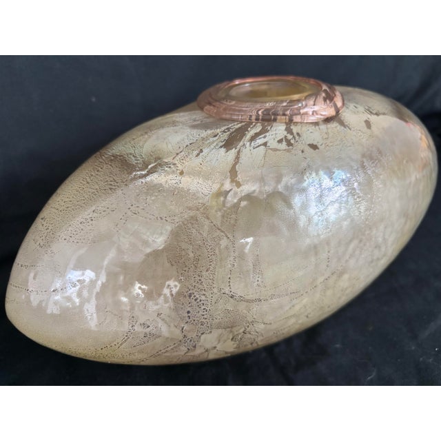 Contemporary 1980s Charlie Meaker Art Glass Large Gold/Copper Luster ‘Torpedo’ Oblong Vase For Sale - Image 3 of 12