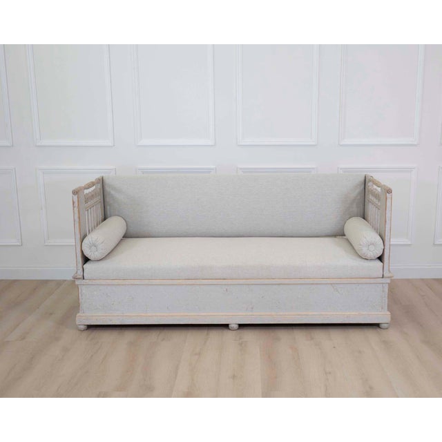 Swedish 19th Century Gustavian Painted Daybed For Sale - Image 4 of 10