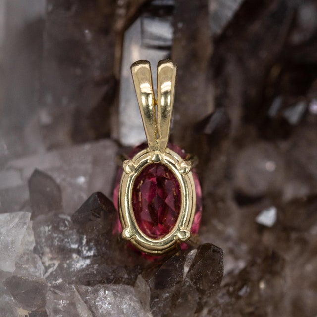 Oval 8x6mm - 1ct Pink Tourmaline Pendant in 14k Solid Gold With Rabbit Bail For Sale In Columbus - Image 6 of 7