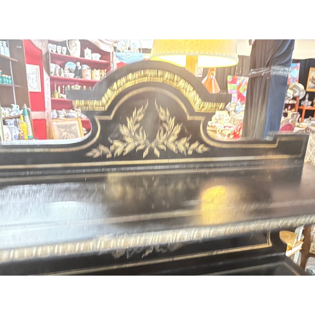 Antique Napoleon III Chair, in Very Good conditions. Designed before 1890