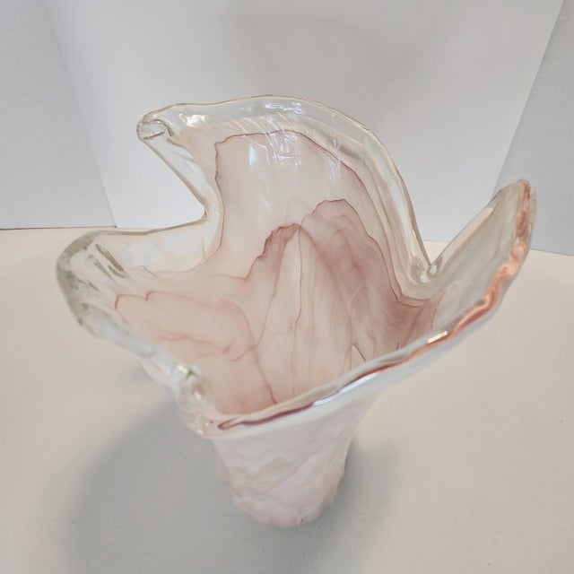 Vintage Italian Murano Lavorazione Style Pink & White Swirled Ruffled Glass Vase For Sale In Orlando - Image 6 of 8