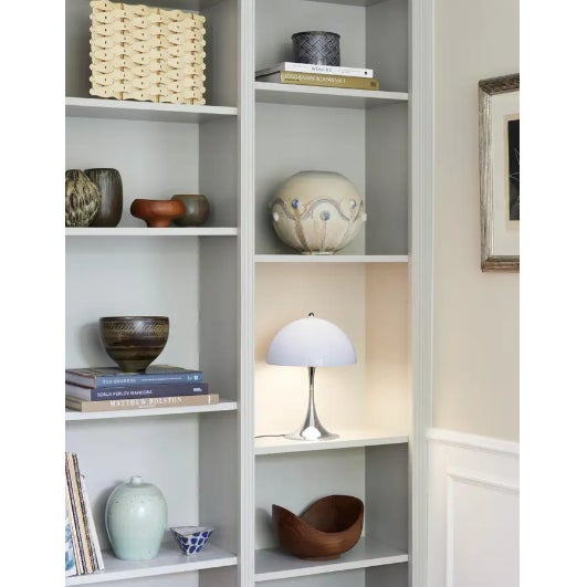 Louis Poulsen Louis Poulsen Panthella 320 Table Lamp – Grey Opal With High-Luster Chrome – Corded - Brand New in Box For Sale - Image 4 of 5