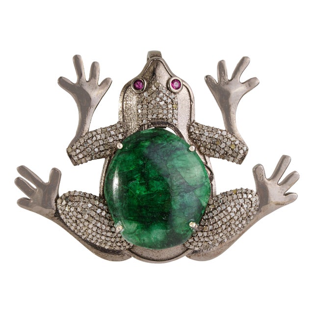 Antique Style Oxidized Silver & 15.25 Ct Natural Emerald Diamond Frog Brooch Pendant For Sale