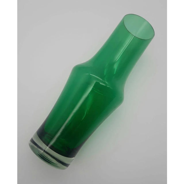 1960s Riihimäen Lasi Oy Green Glass Stem Vase by Tamara Aladin For Sale In Miami - Image 6 of 11