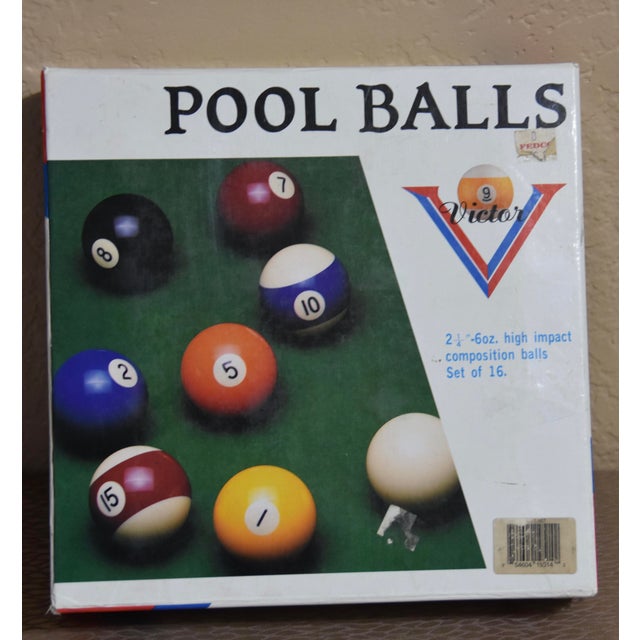 1960s Vintage Victor Professional Complete Set 16 Bakelite Billiard Pool Balls For Sale - Image 5 of 7