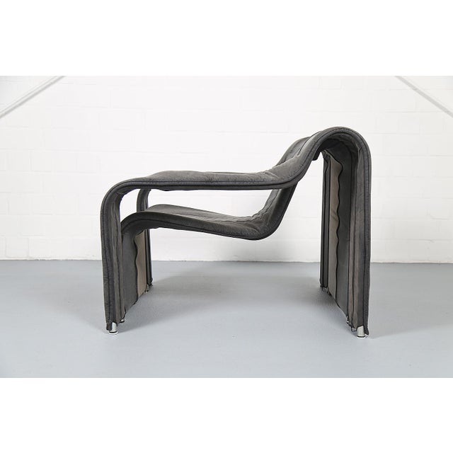 This KEBE Steeltube Lounge Chair is a striking example of Danish vintage design and captivates with its radical, graphic...