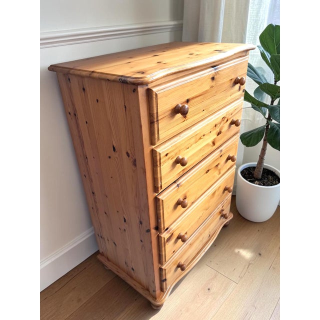 1980s Vintage Pine Tallboy Chest of 5 Drawers, 1980s For Sale - Image 5 of 16