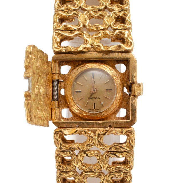Modern Ladies Vintage Omega Secret Bracelet Gilbert Albert 18k Yellow Gold Manual Watch For Sale - Image 3 of 12