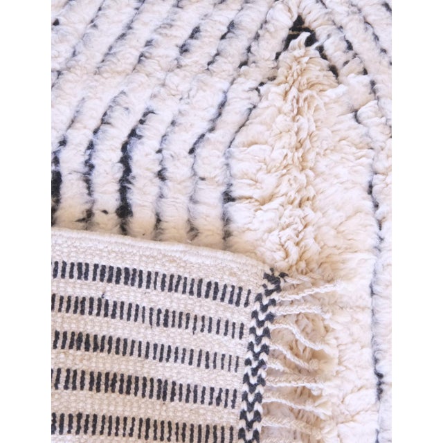 2020s Moroccan Textured Beni Ourain Rug - 9.5 X 4.4 Ft For Sale - Image 5 of 8