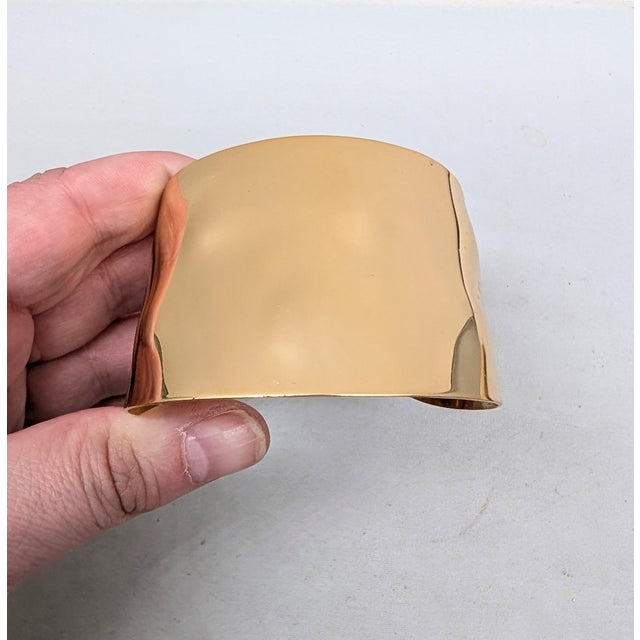 1970s Vintage 1977 Signed Napier Book Piece Goldtone Wavy Cuff Bracelet For Sale - Image 5 of 12