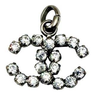 Chanel Silver CC Rocky Crystal Pendant For Sale