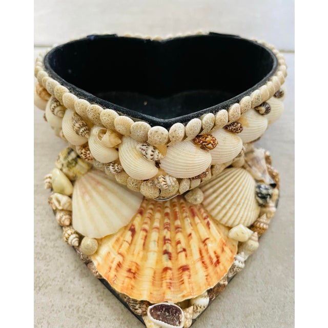 1950s Vintage Seashell Heart Shaped Jewelry Trinket Box For Sale - Image 5 of 8