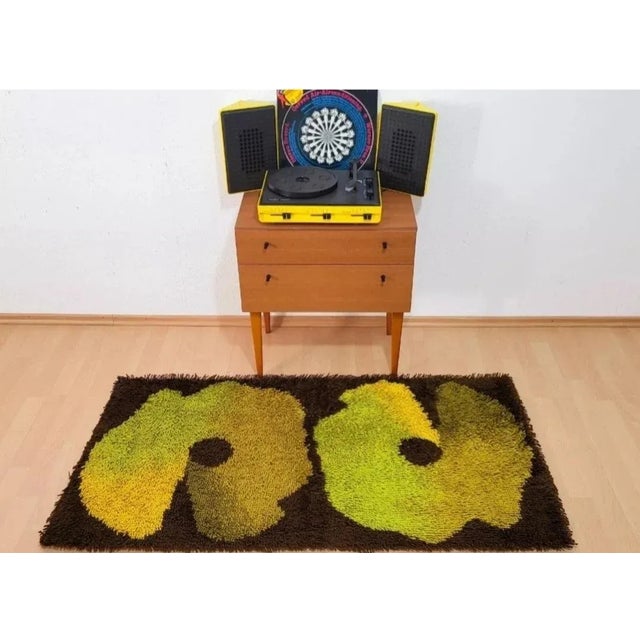 This rug is in unused condition and still has its original price tag An incredibly rare find! As it is a vintage piece,...