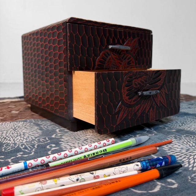 Small Kamakura-Bori Haribako Peony Jewellery Chest, Japan, 1970s For Sale - Image 6 of 12