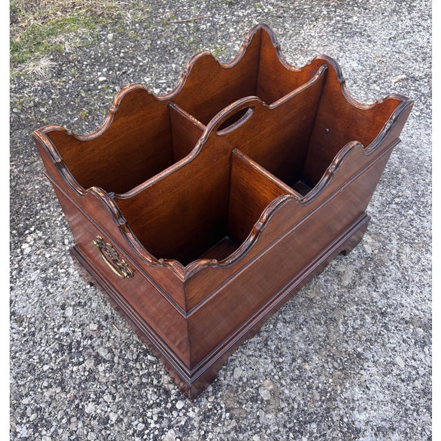 This is a beautiful and rare piece! It is a vintage mahogany Georgian style cellerette or decanter box. It is a high...