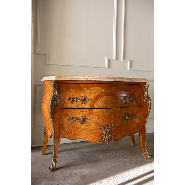 Wood Mid 19th Century French Louis XV Style Burr Walnut Marble Top Bombe Commode For Sale - Image 7 of 18