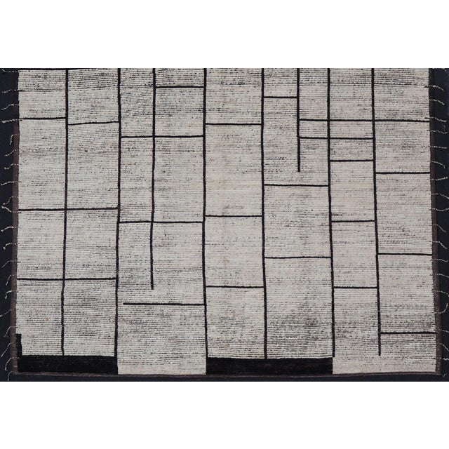 Casual Modern Wool Hand Knotted Black and White Large Scale Modern Rug For Sale - Image 4 of 9