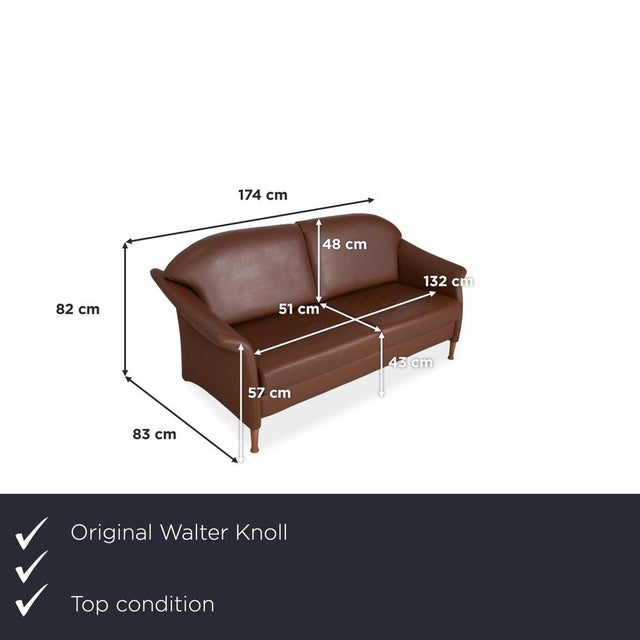 This Walter Knoll two-seater sofa is an elegant piece of furniture that combines classic lines with high-quality...