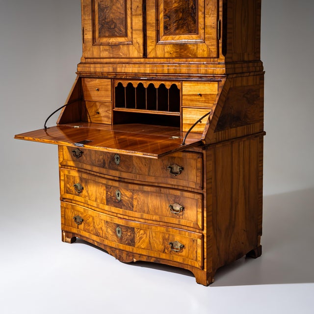 Baroque Secretaire with Upper Cabinet in Walnut, 1700s For Sale - Image 6 of 10
