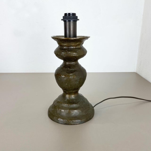 Hollywood Regency Bronze Table Light in the style of Auböck, Austria, 1960s For Sale - Image 4 of 18